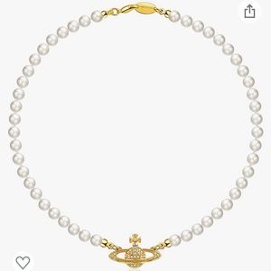 WHITE PEARL NECKLACE WITH GOLD DESIGN